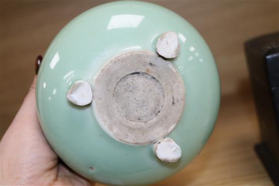 A Chinese celadon glazed censer, Qing dynasty 12cm diam